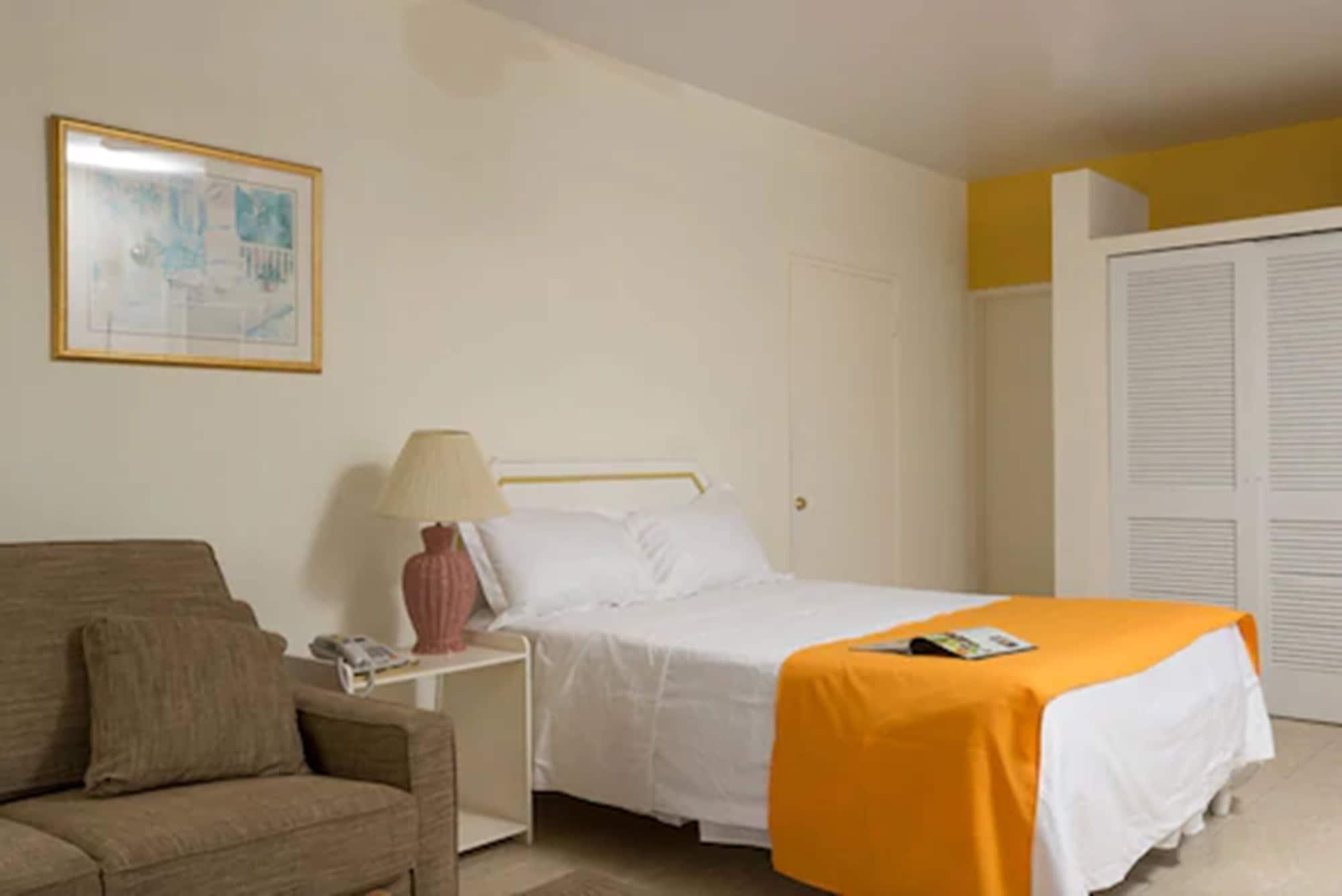 Bird Rock Beach Hotel Basseterre 外观 照片