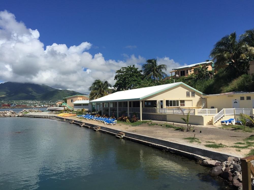 Bird Rock Beach Hotel Basseterre 外观 照片
