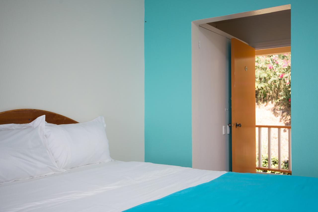 Bird Rock Beach Hotel Basseterre 外观 照片