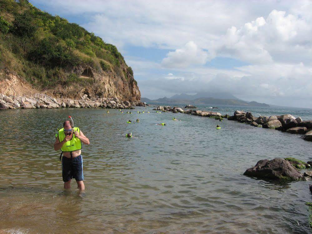 Bird Rock Beach Hotel Basseterre 外观 照片